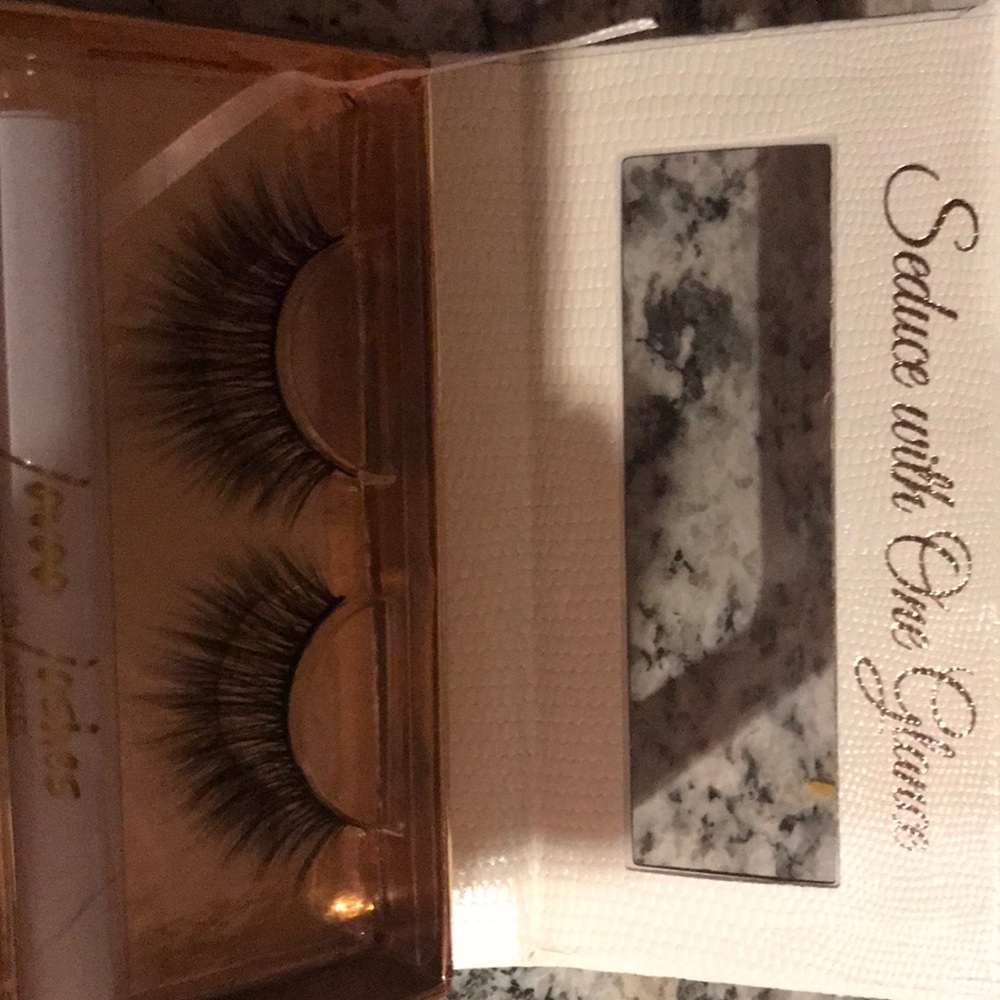 Lava lashes - Picture 2 of 3